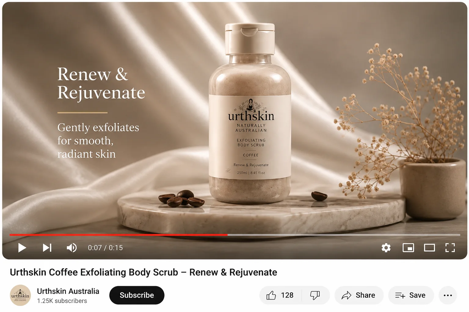 Fotograma de presentación de producto de skincare con texto superpuesto para crear videos de producto con IA